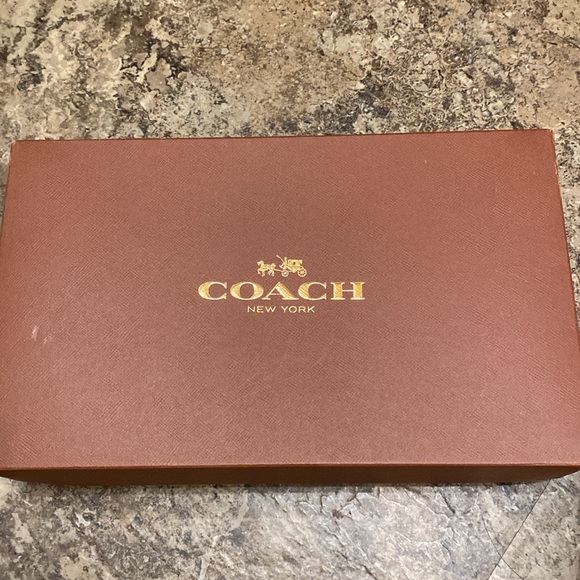 Nwt red currant coach wristlet - Picture 5 of 5